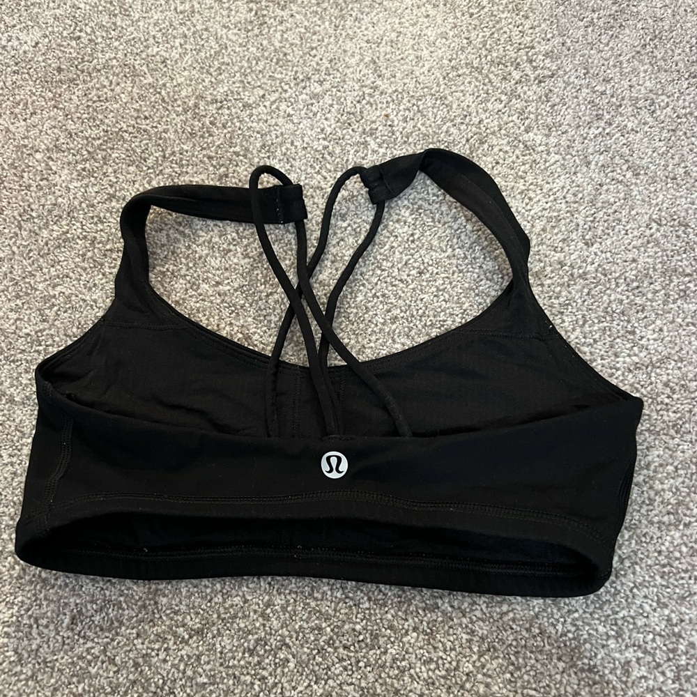 Black lululemon free to be sports bra